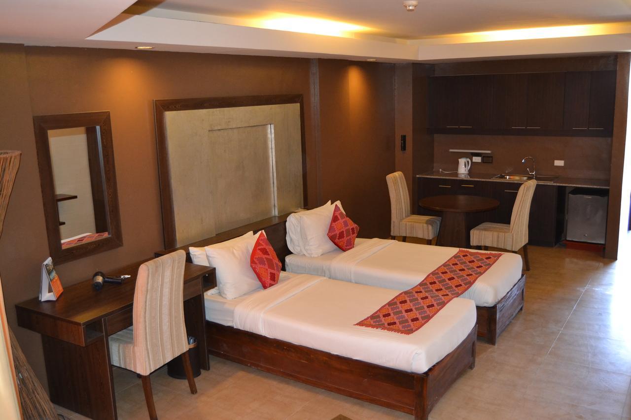 The Palms Of Boracay Hotel Balabag  ภายนอก รูปภาพ